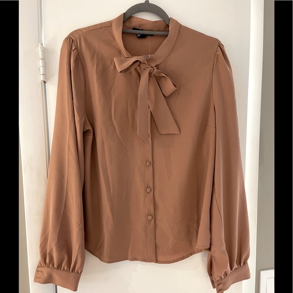 Forever 21 Tops - NWT blouse with tie